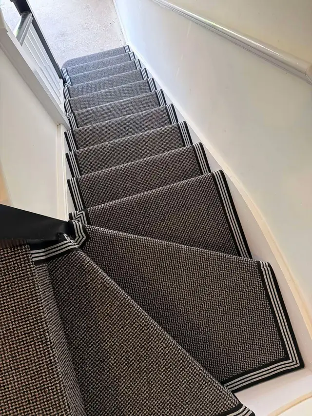 Dark runner fitted around winding steps