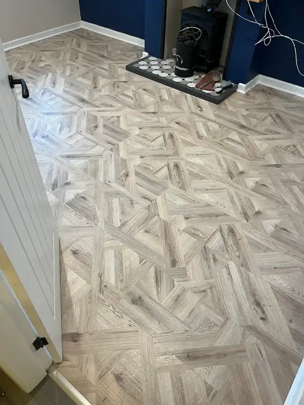 Patterned floor installation in a living room